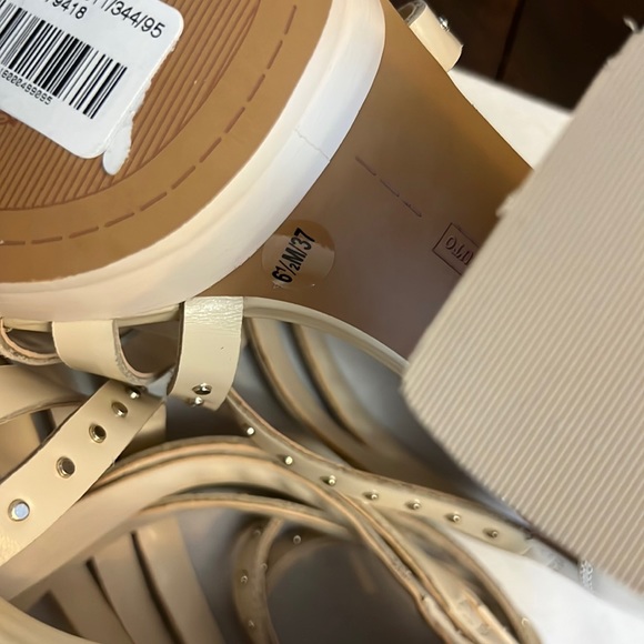 VINCE CAMUTO Nanthie Leather Studded Strappy Platform Sandals In Warm Vanilla - Picture 12 of 14